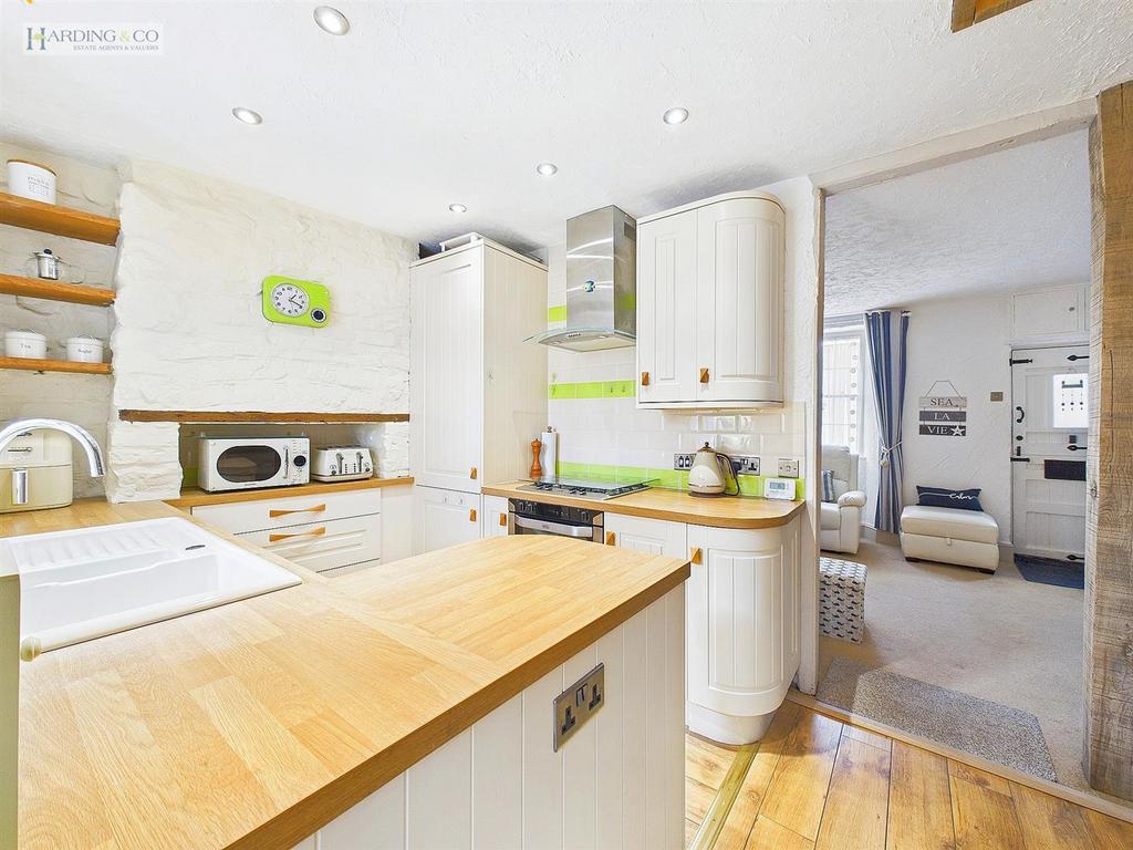 Kitchen .2.jpg