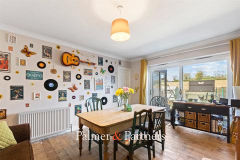 99 Hillview Close, Rowhedge, Colchester, CO5 7HS