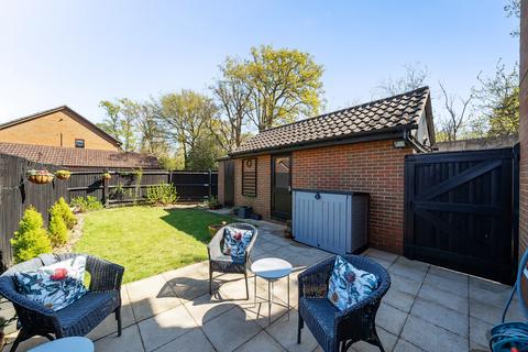 1 Bramley Walk, Horley, RH6 9GB