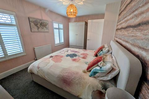 63 Kings Road, Llandybie, Ammanford, SA18 2TL