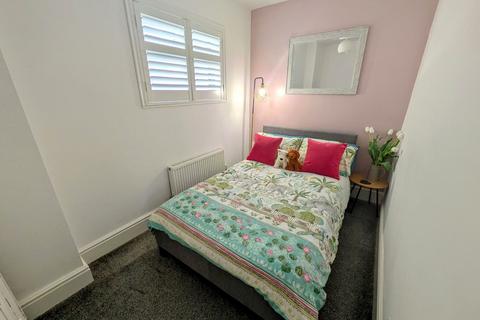 63 Kings Road, Llandybie, Ammanford, SA18 2TL