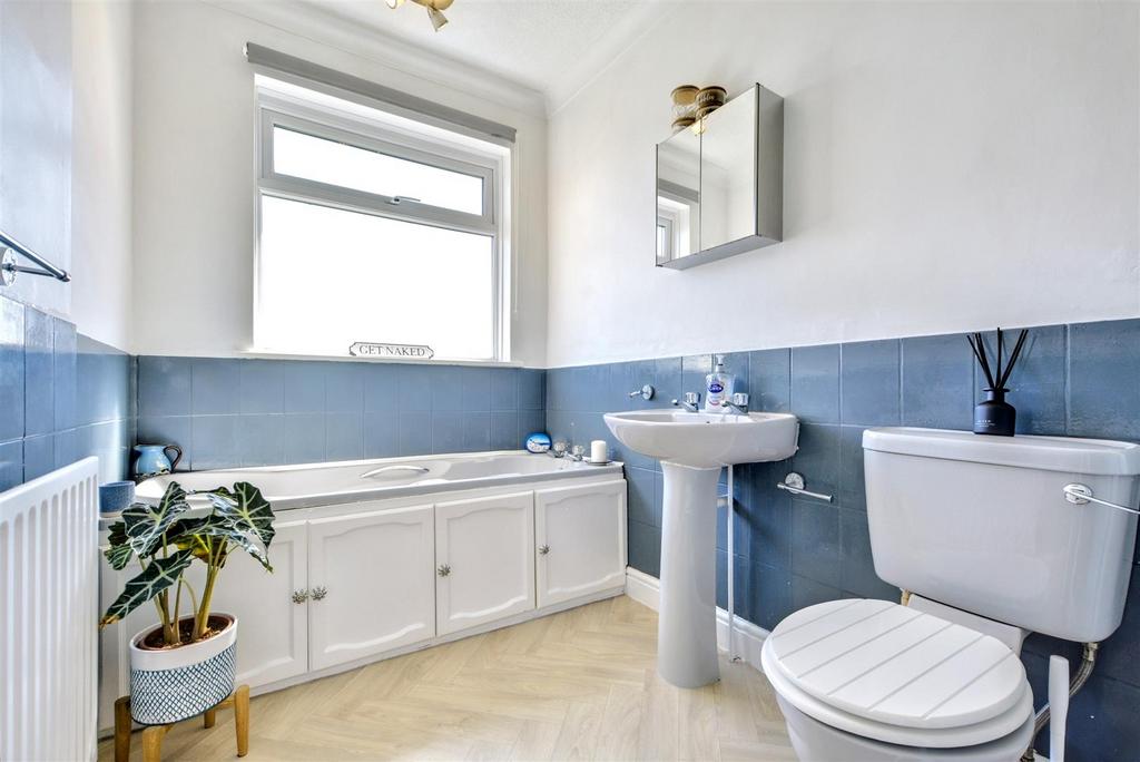 Bathroom 1.jpeg
