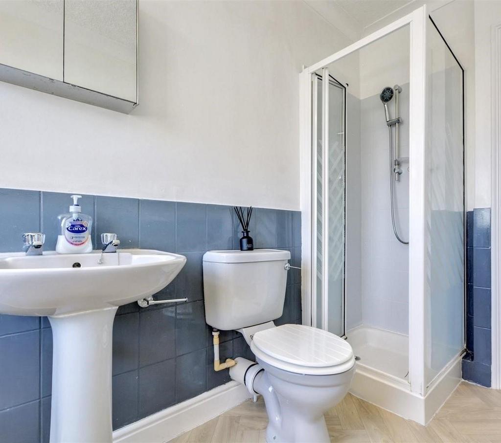 Bathroom 1.jpg