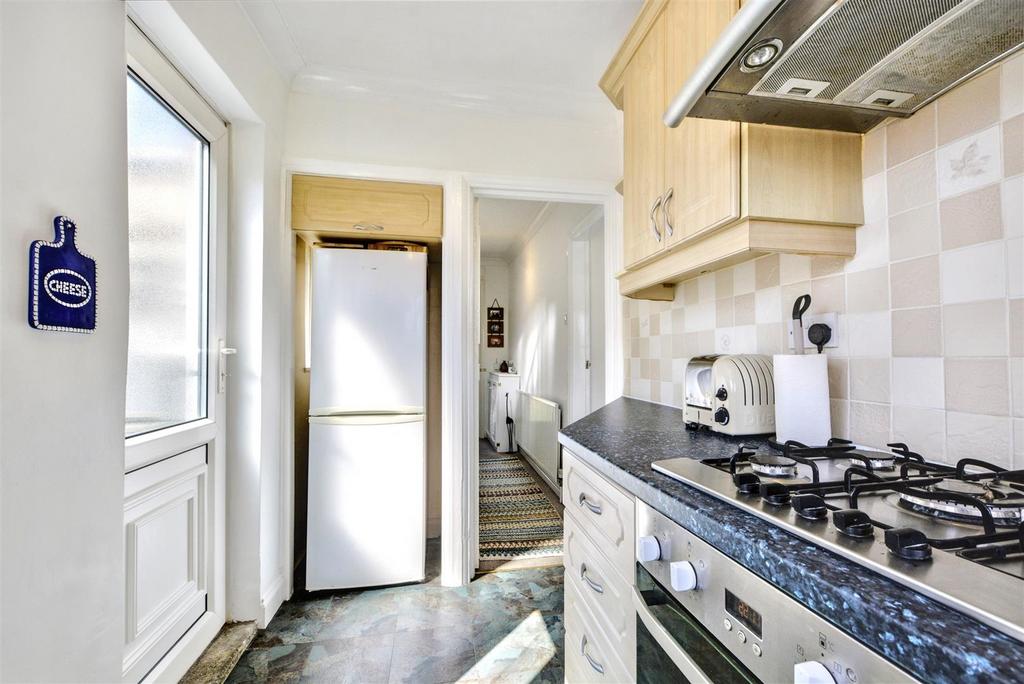 Kitchen 2.jpeg