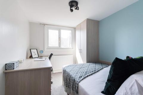 1 bedroom in a house share to rent, Church Wood Avenue, Leeds
