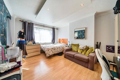 3 bedroom flat for sale, Stockwell Road, Brixton, London, SW9