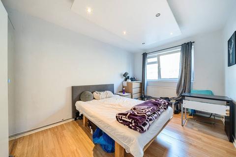 3 bedroom flat for sale, Stockwell Road, Brixton, London, SW9