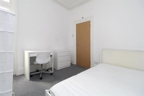 4 bedroom terraced house to rent, Edmund Road, Southsea
