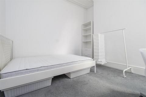 4 bedroom terraced house to rent, Edmund Road, Southsea