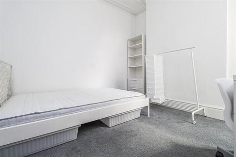 4 bedroom terraced house to rent, Edmund Road, Southsea