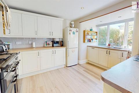 4 bedroom semi-detached house for sale, Newlands Drive, Northowram, Halifax