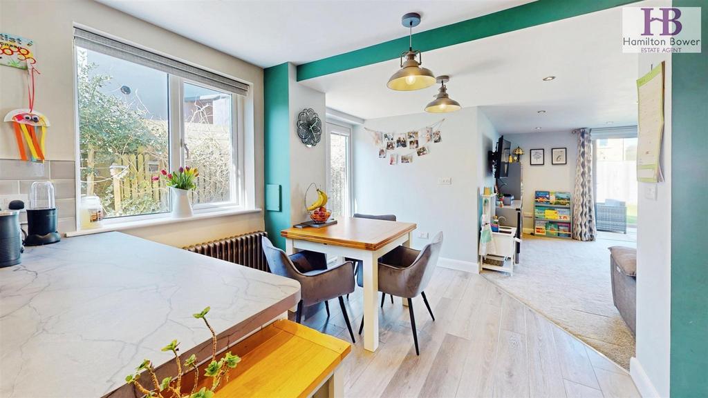 Kitchen/dining/living