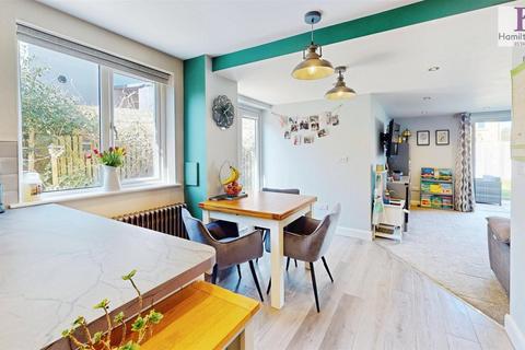4 bedroom semi-detached house for sale, Newlands Drive, Northowram, Halifax