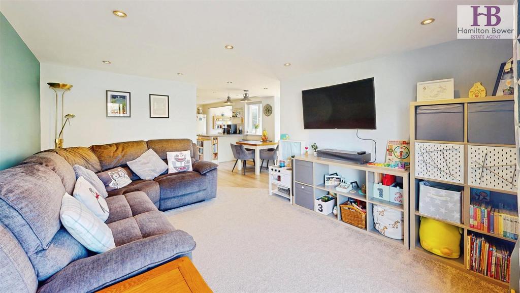 Kitchen/dining/living