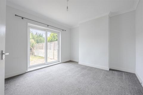 25 Burn Road, Scunthorpe, DN15 8AX