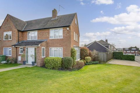 15 Greenside, Bourne End, SL8 5TW