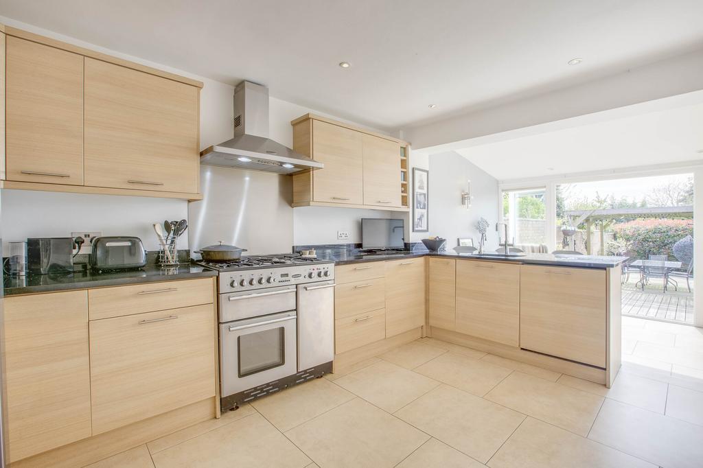 15 Greenside, SL8 5 TW (LOW RES)-9
