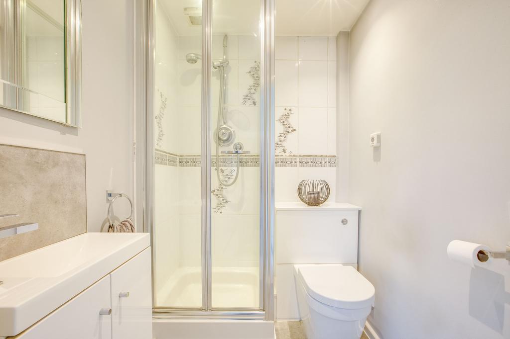 15 Greenside, SL8 5 TW (LOW RES)-8