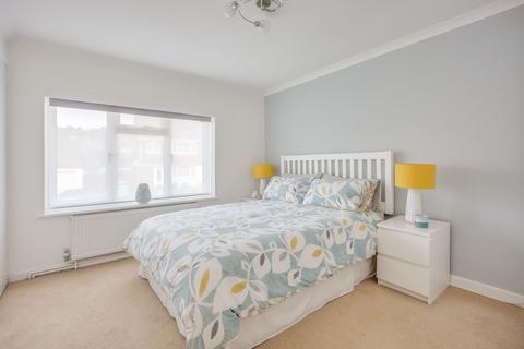 15 Greenside, Bourne End, SL8 5TW