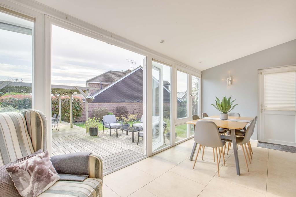15 Greenside, SL8 5 TW (LOW RES)-11