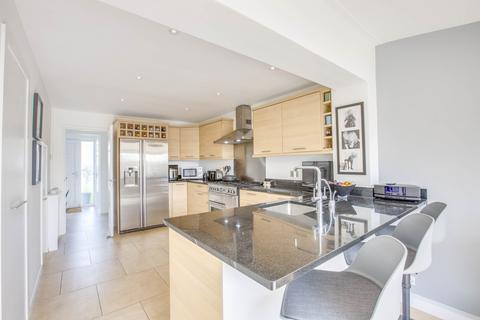 15 Greenside, Bourne End, SL8 5TW