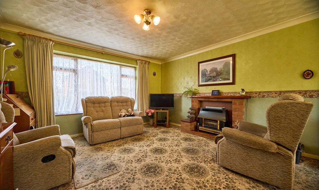 Lounge/Dining Area