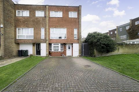 5 bedroom end of terrace house for sale