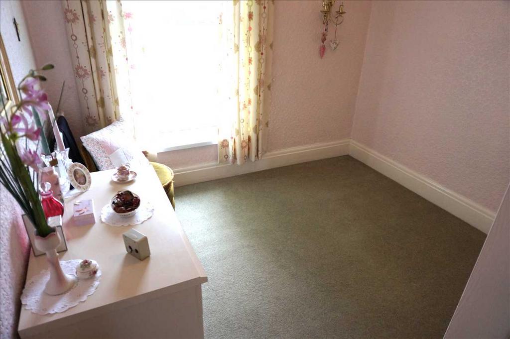 Back bedroom 3 :