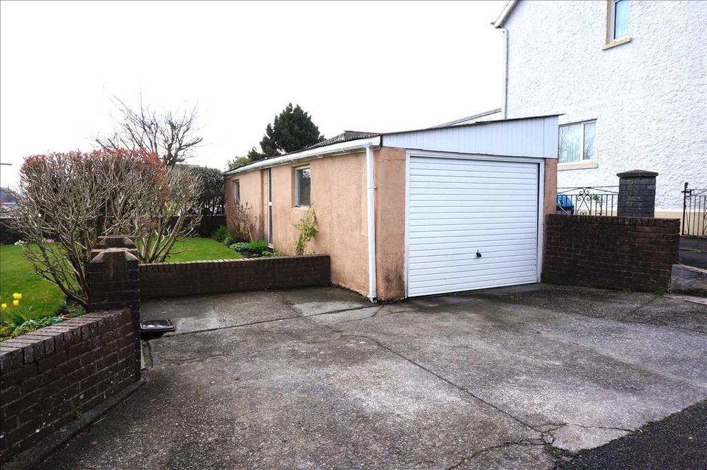 Detached garage :