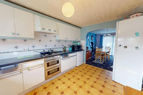 4 bedroom end of terrace house for sale, Crestline Court, Goldings, Northampton, NN3 8XZ