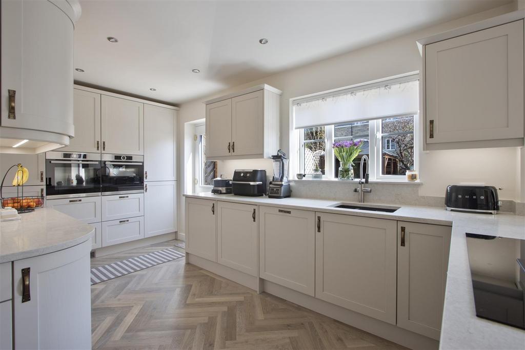 Kitchen 1.jpg
