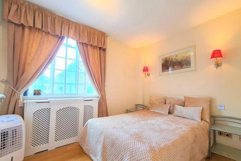 1 bedroom flat to rent, Chelsea Cloisters, Sloane Avenue, London