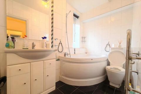 1 bedroom flat to rent, Chelsea Cloisters, Sloane Avenue, London