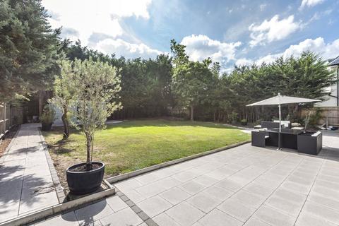 15 The Glen, Orpington, BR6 8LP