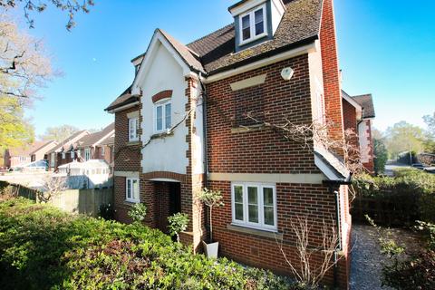 4 bedroom detached house for sale, Keephatch Road, Wokingham, RG40