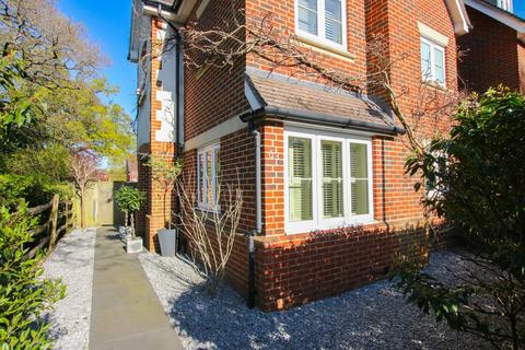 4 bedroom detached house for sale, Keephatch Road, Wokingham, RG40