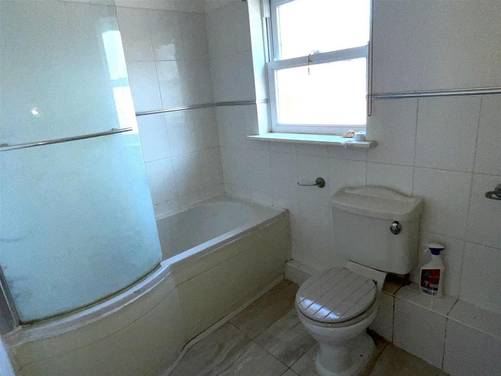 En-Suite Bathroom