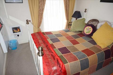 3 bedroom cottage for sale, Carmarthen Road, CROSS HANDS, Llanelli