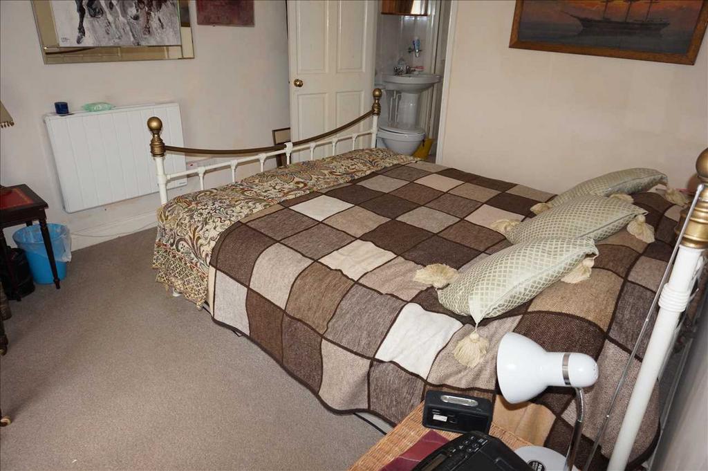 Back bedroom 1 :