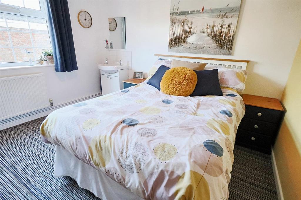 Ground floor bedroom 4