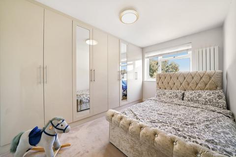 122 Chestnut Grove, Mitcham, CR4 1RB