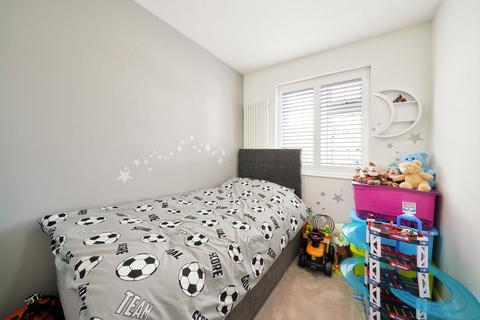 122 Chestnut Grove, Mitcham, CR4 1RB
