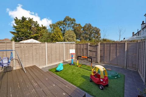 122 Chestnut Grove, Mitcham, CR4 1RB
