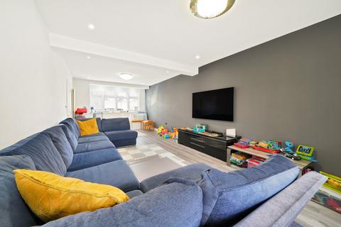 122 Chestnut Grove, Mitcham, CR4 1RB