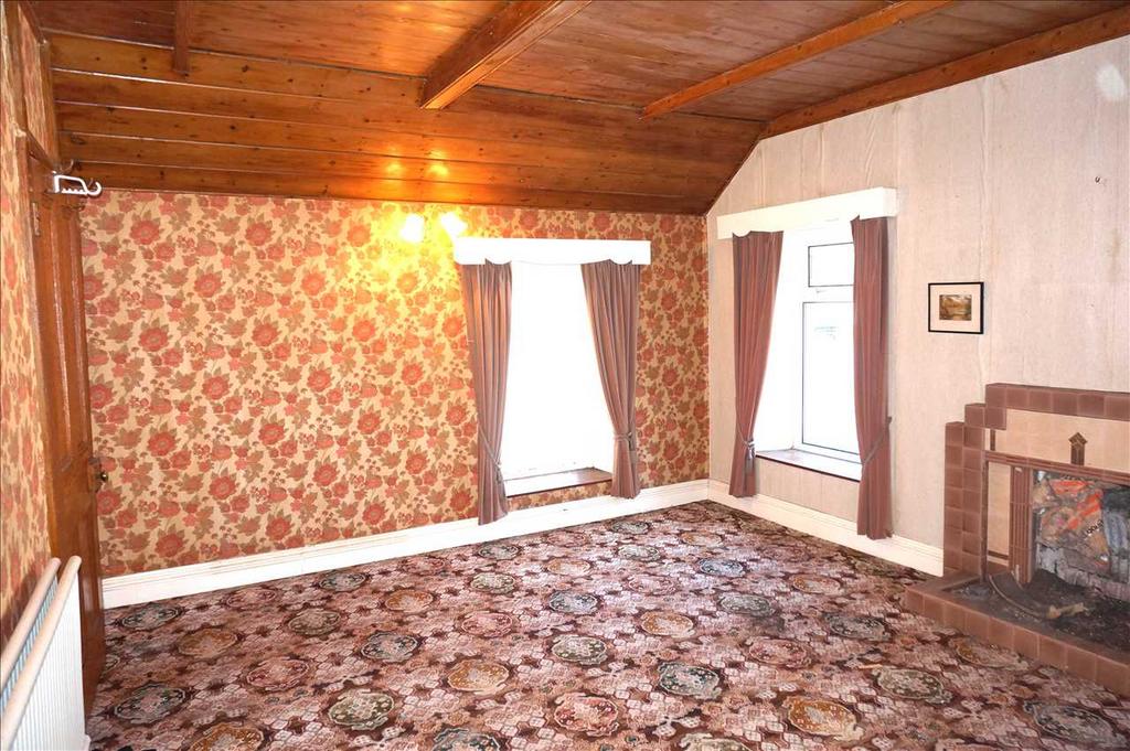 Front bedroom 1 :
