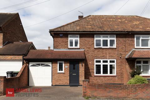52 Bushfields, Loughton, IG10 3JP
