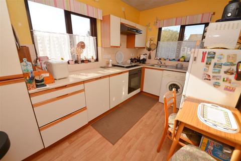 2 bedroom bungalow for sale, Heritage Gardens, Kilgetty