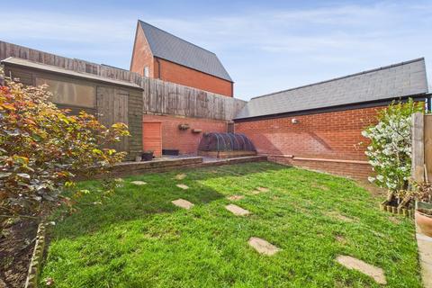 3 bedroom semi-detached house for sale, Aintree Avenue, Towcester, NN12
