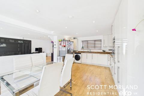 28 Alderwood, Chineham, Basingstoke, RG24 8TU