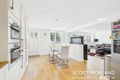 28 Alderwood, Chineham, Basingstoke, RG24 8TU
